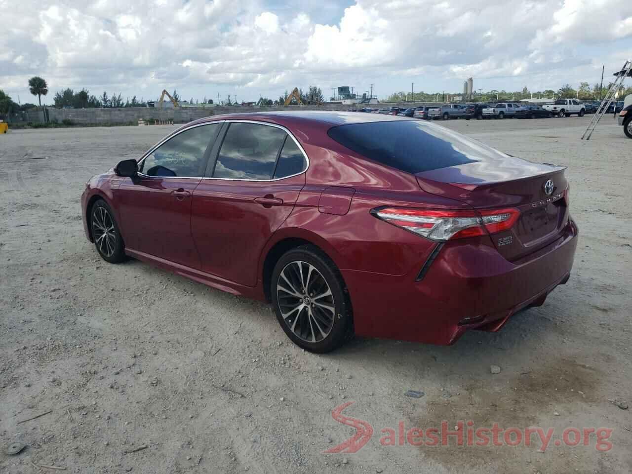 4T1B11HK9JU570957 2018 TOYOTA CAMRY