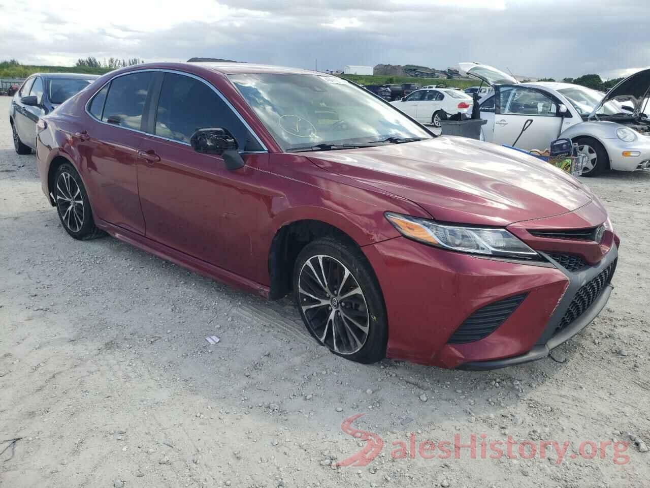 4T1B11HK9JU570957 2018 TOYOTA CAMRY