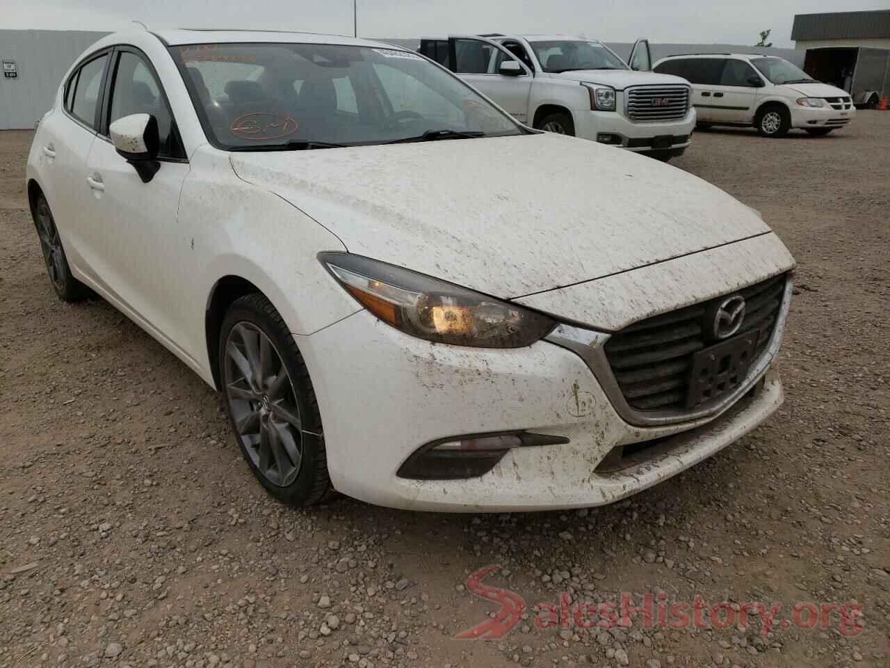 3MZBN1V31JM264469 2018 MAZDA 3