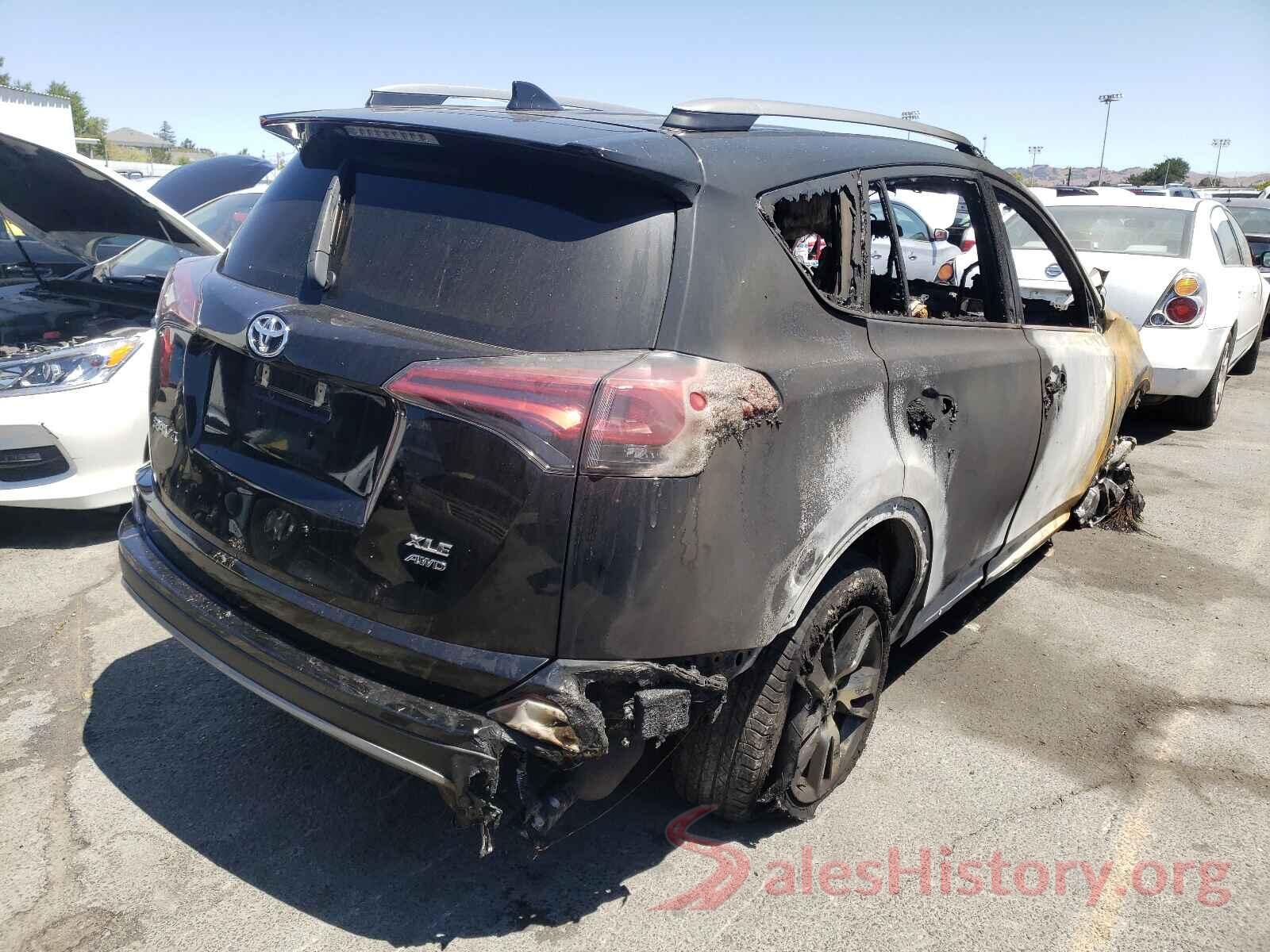 2T3RFREV8JW821195 2018 TOYOTA RAV4