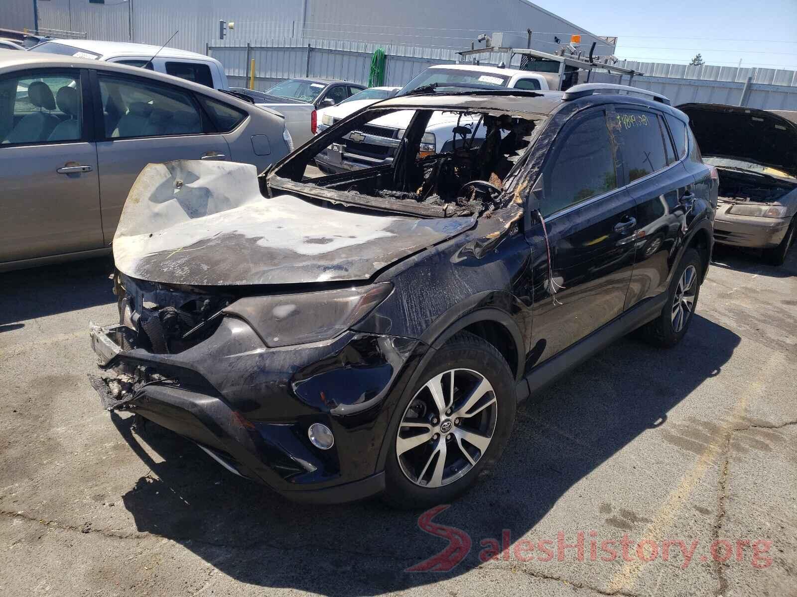 2T3RFREV8JW821195 2018 TOYOTA RAV4