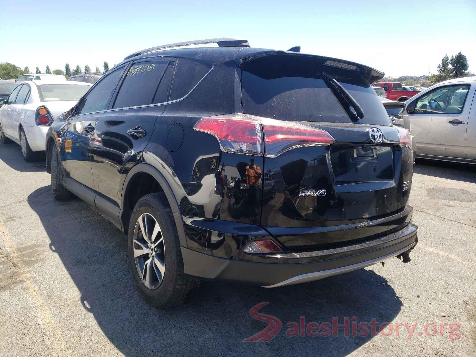 2T3RFREV8JW821195 2018 TOYOTA RAV4