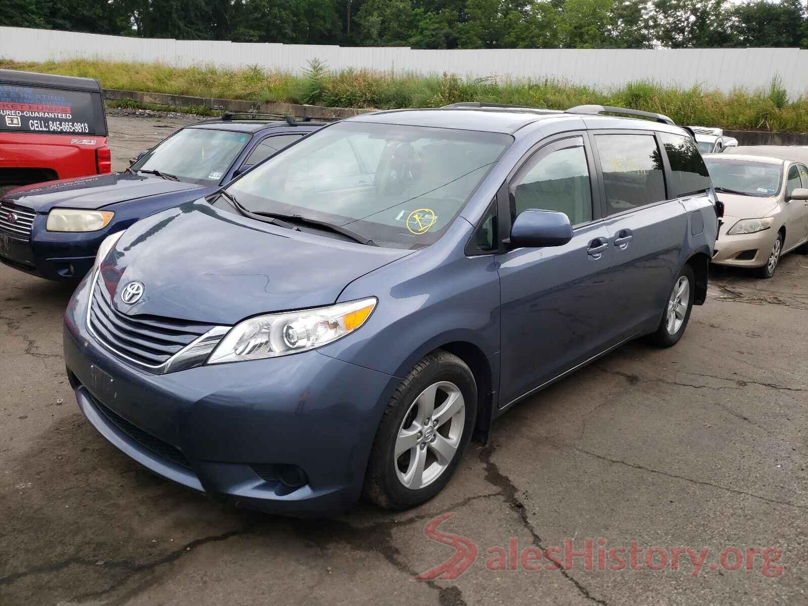 5TDKZ3DC9HS813849 2017 TOYOTA SIENNA