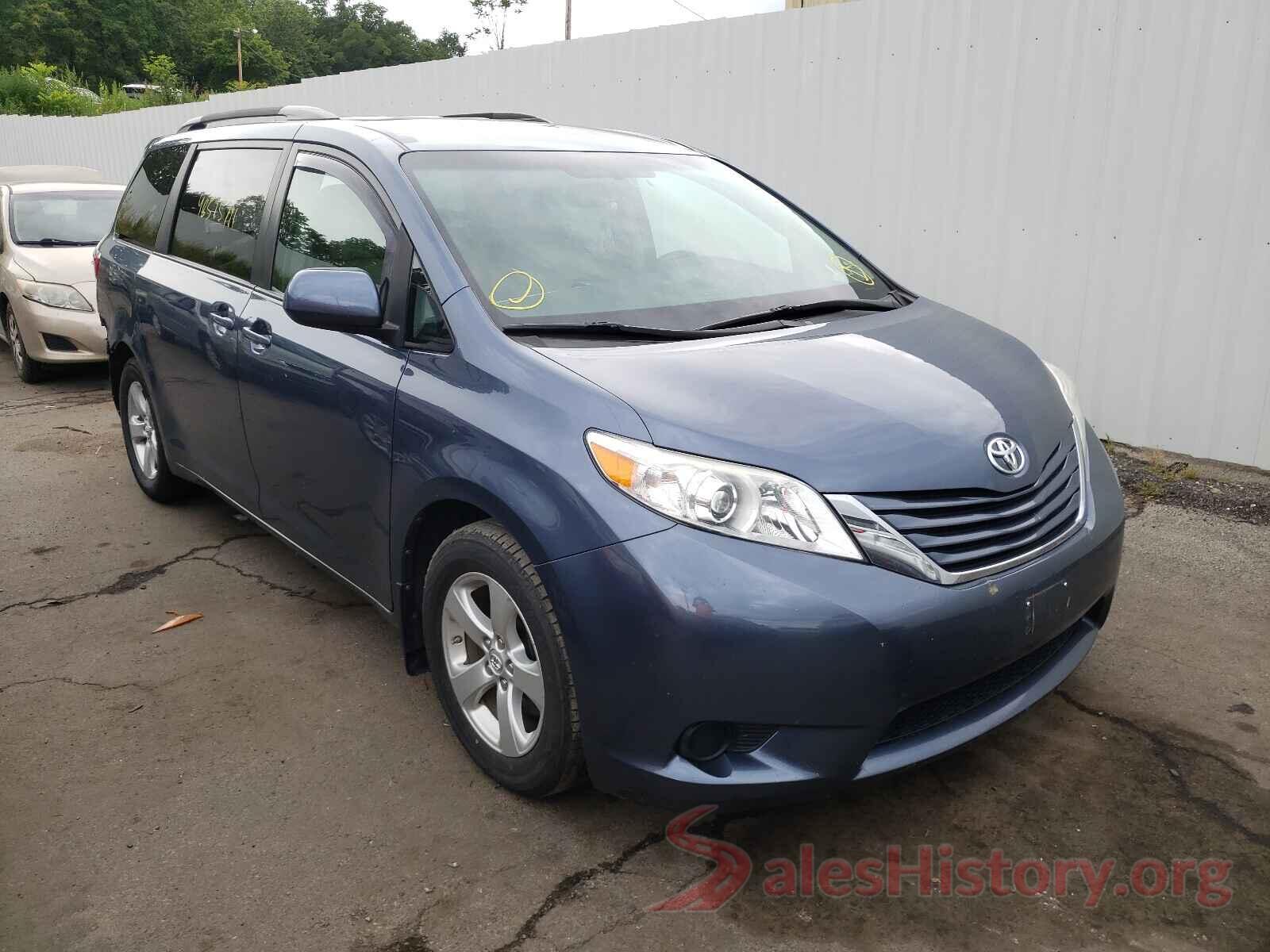 5TDKZ3DC9HS813849 2017 TOYOTA SIENNA