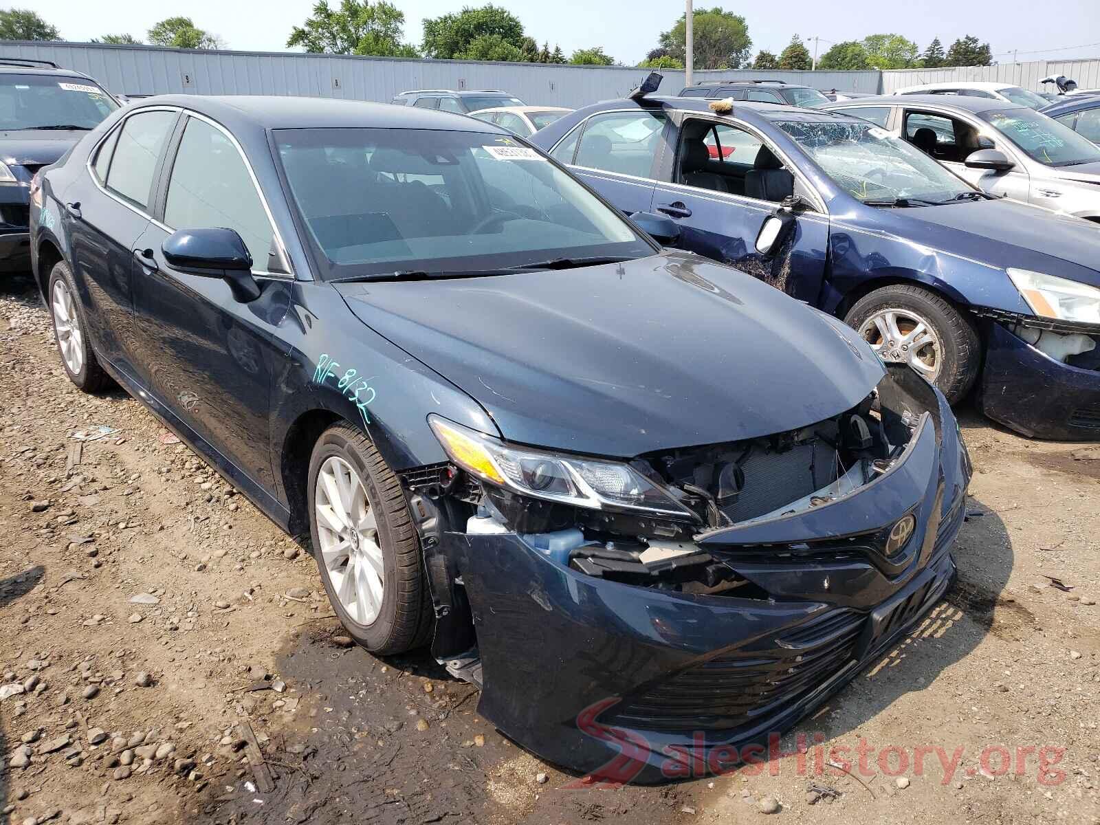 4T1B11HK8JU585465 2018 TOYOTA CAMRY