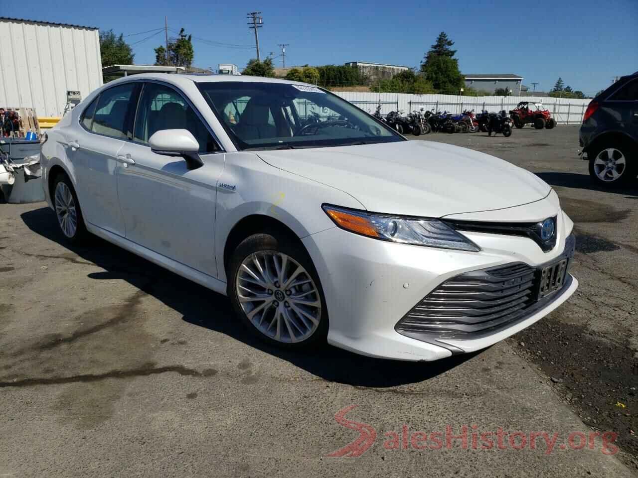 4T1B21HK1JU004014 2018 TOYOTA CAMRY