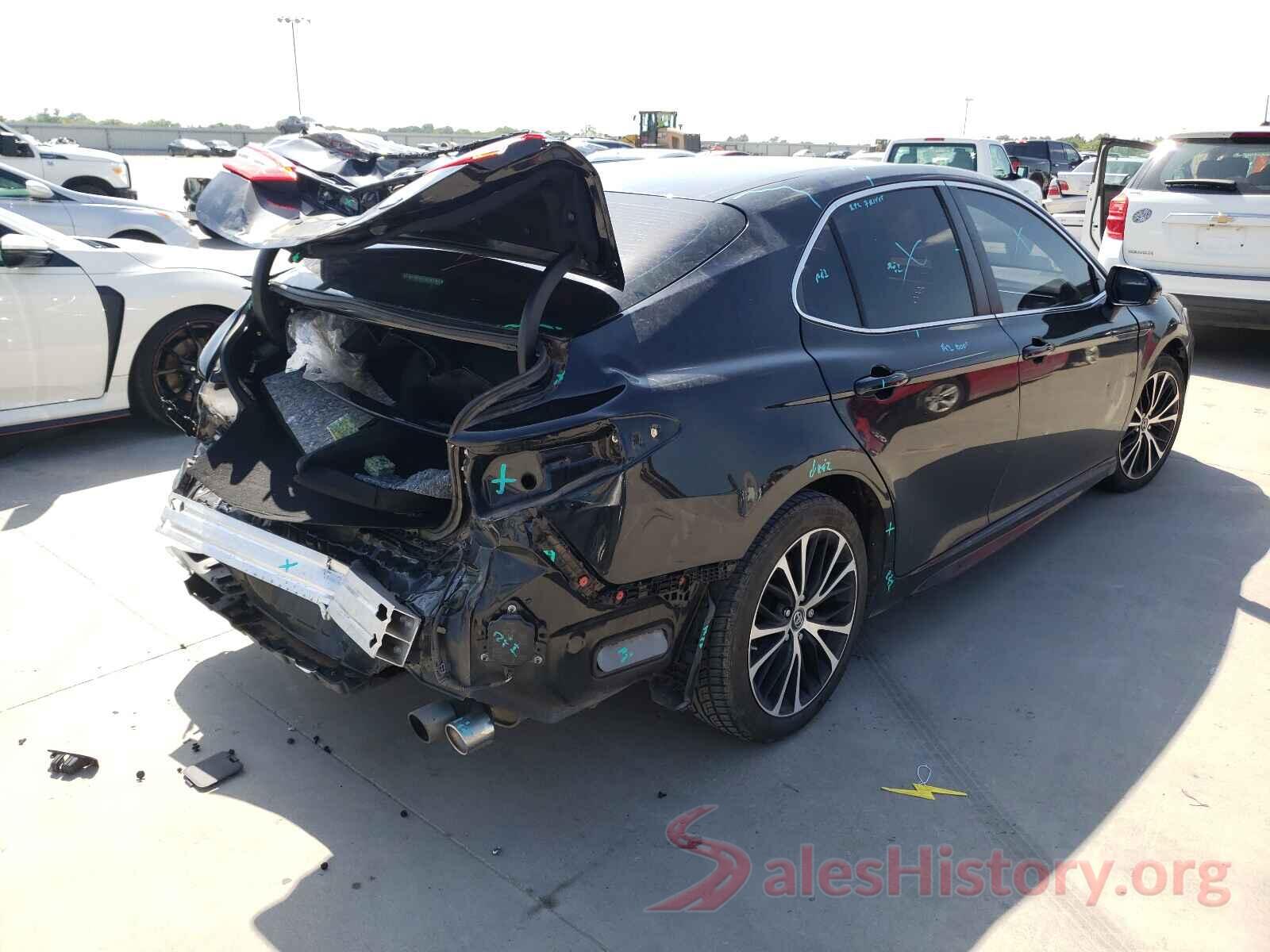 4T1B11HK2JU587938 2018 TOYOTA CAMRY