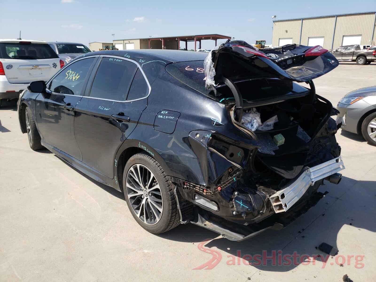 4T1B11HK2JU587938 2018 TOYOTA CAMRY