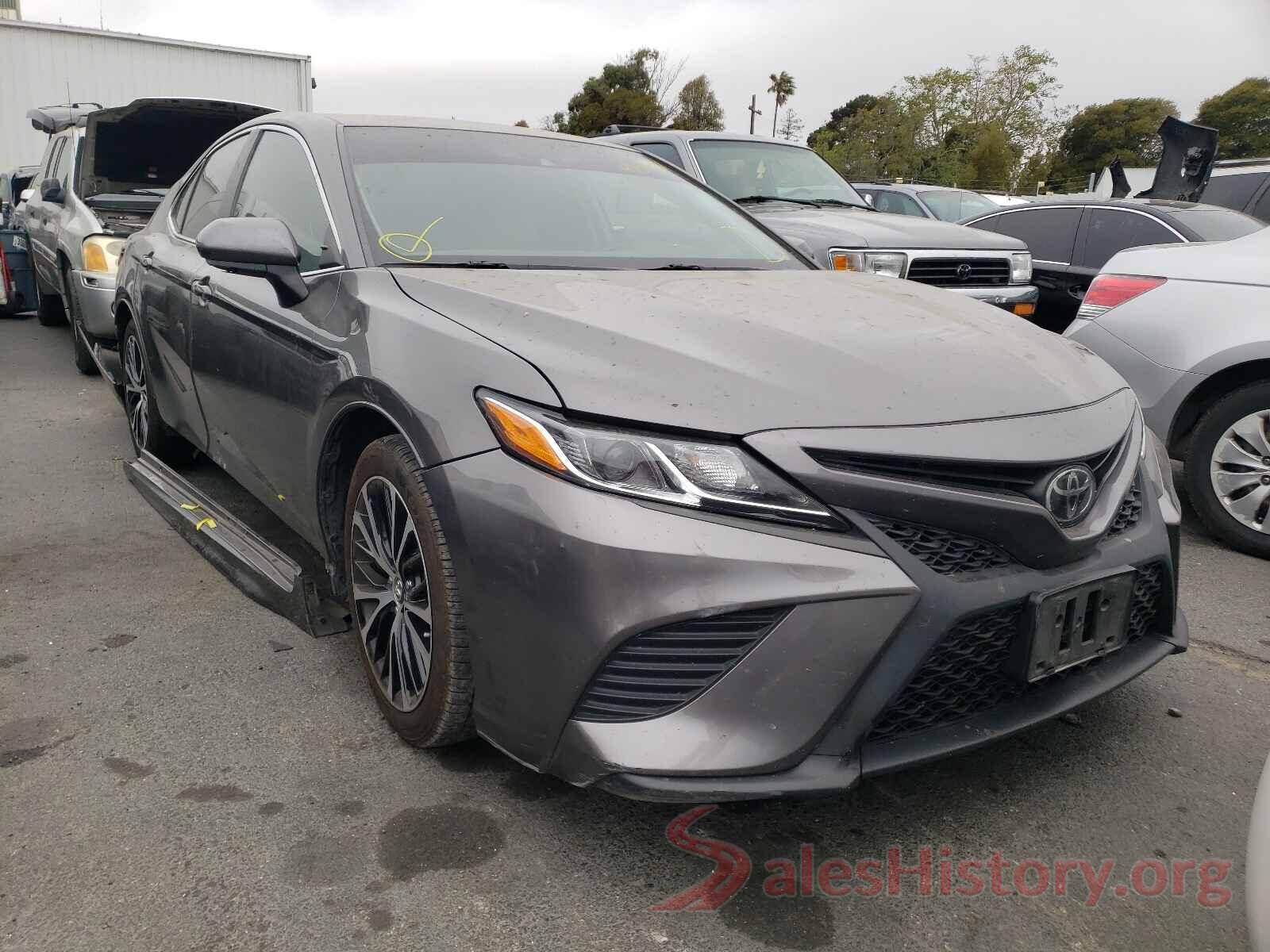 4T1B11HK4JU599461 2018 TOYOTA CAMRY