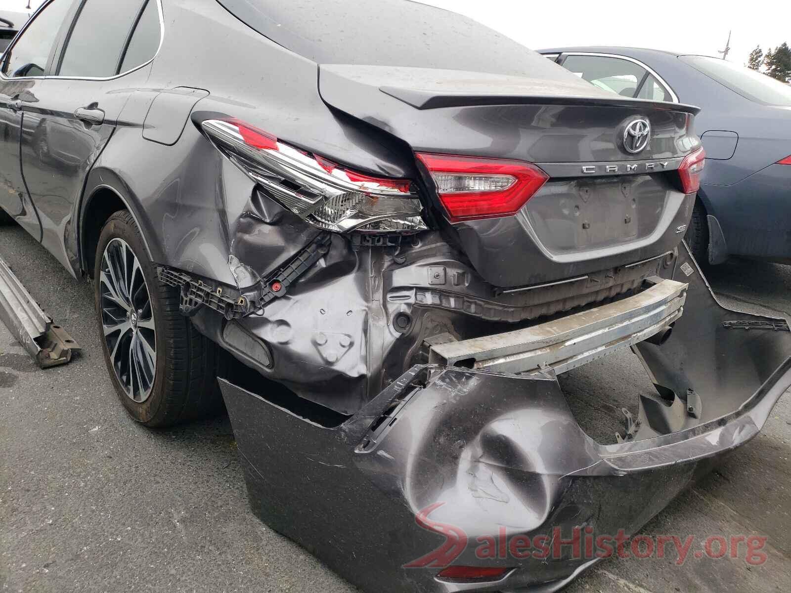 4T1B11HK4JU599461 2018 TOYOTA CAMRY