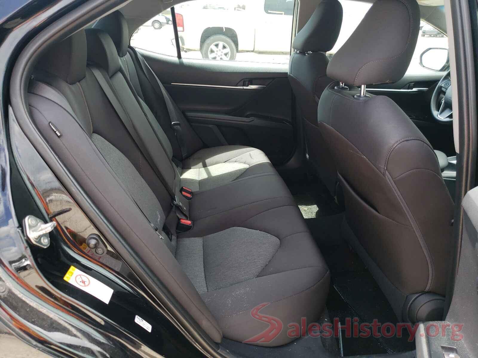 4T1B11HK3JU090686 2018 TOYOTA CAMRY