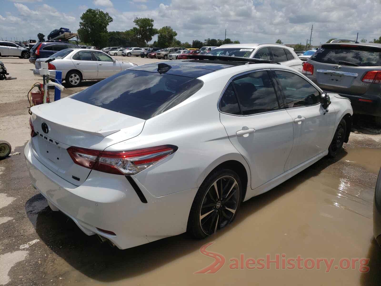 4T1B61HK1JU024977 2018 TOYOTA CAMRY