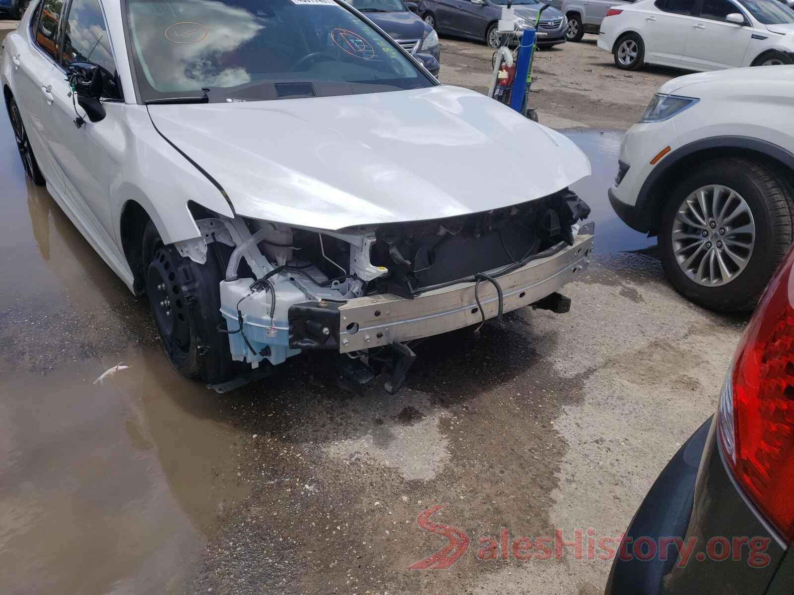 4T1B61HK1JU024977 2018 TOYOTA CAMRY