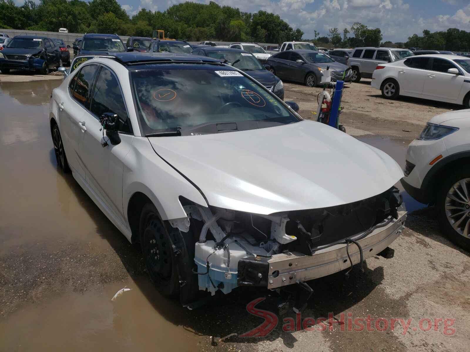 4T1B61HK1JU024977 2018 TOYOTA CAMRY