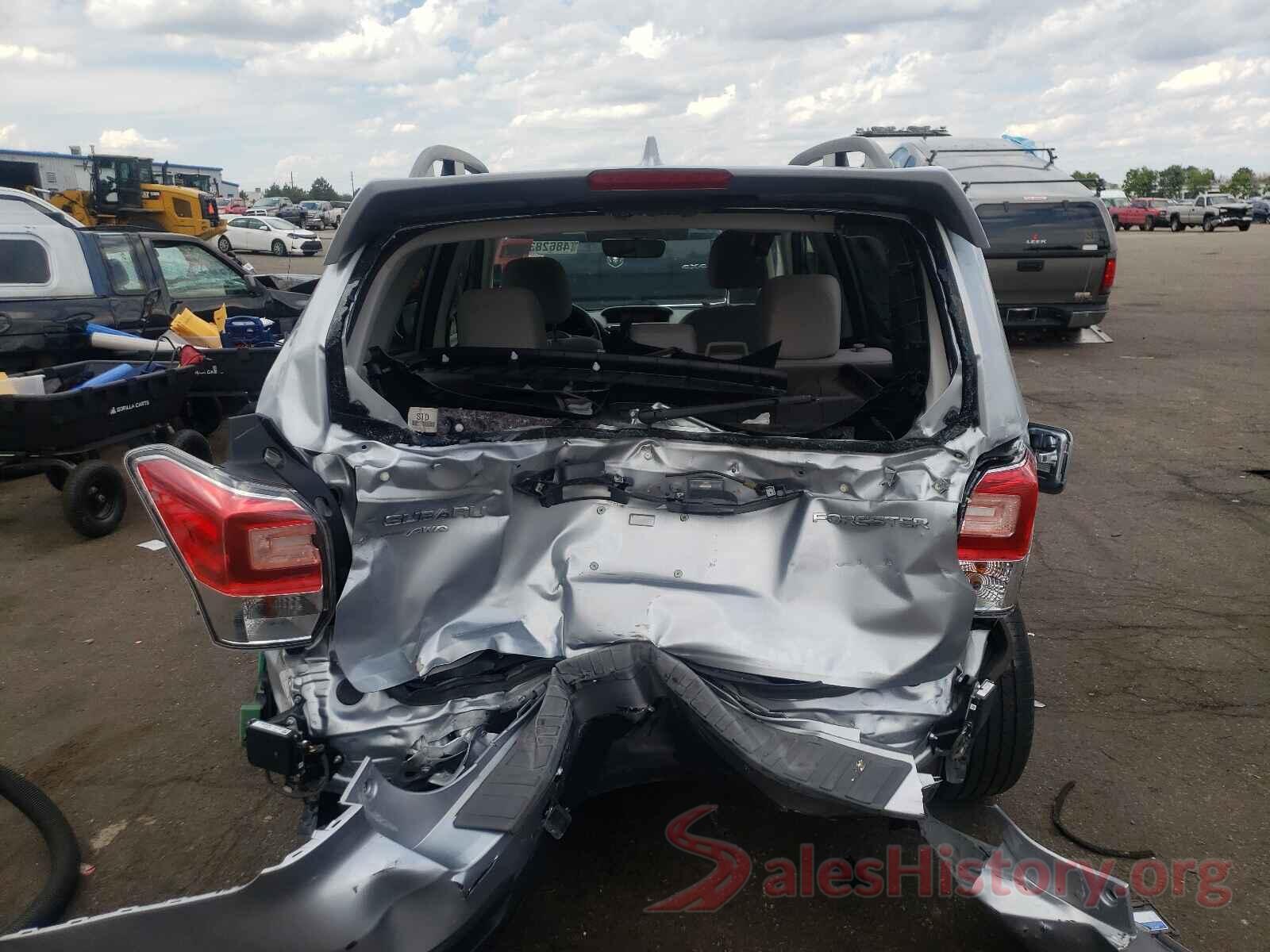 JF2SJAGC6JH451255 2018 SUBARU FORESTER