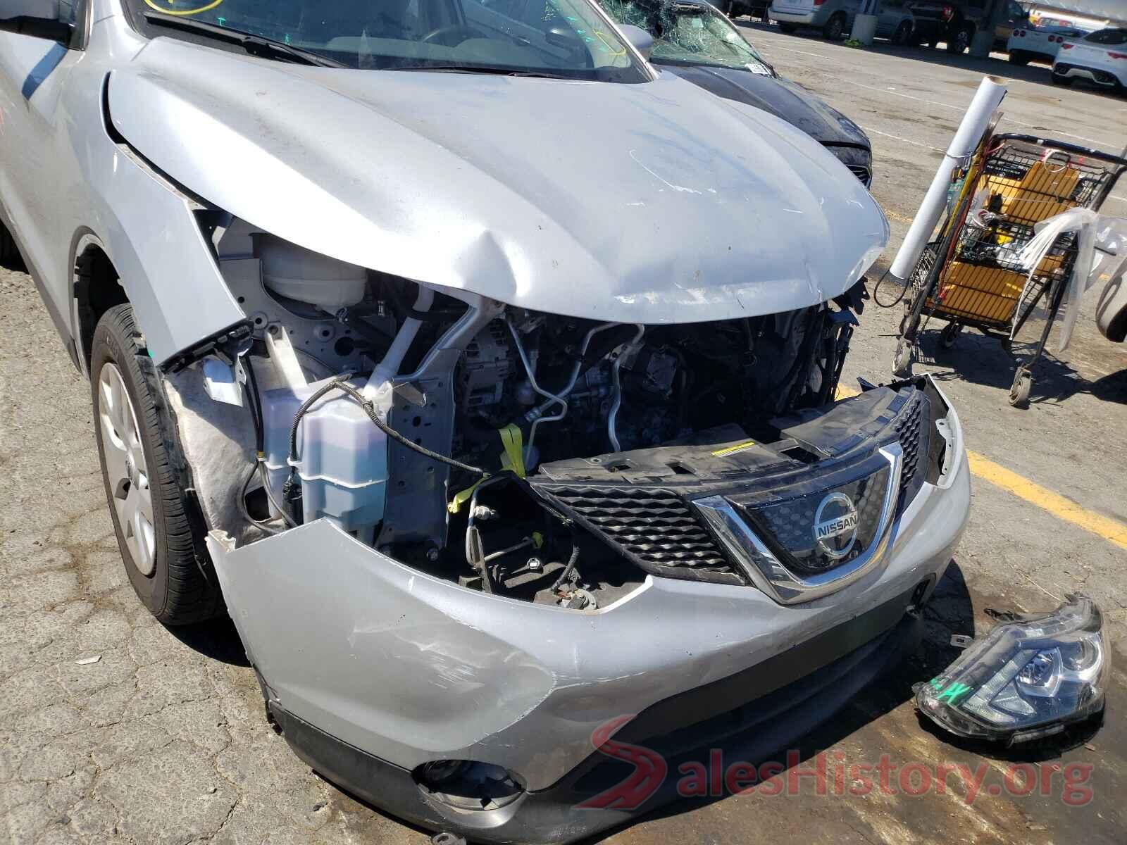 JN1BJ1CP5JW150689 2018 NISSAN ROGUE