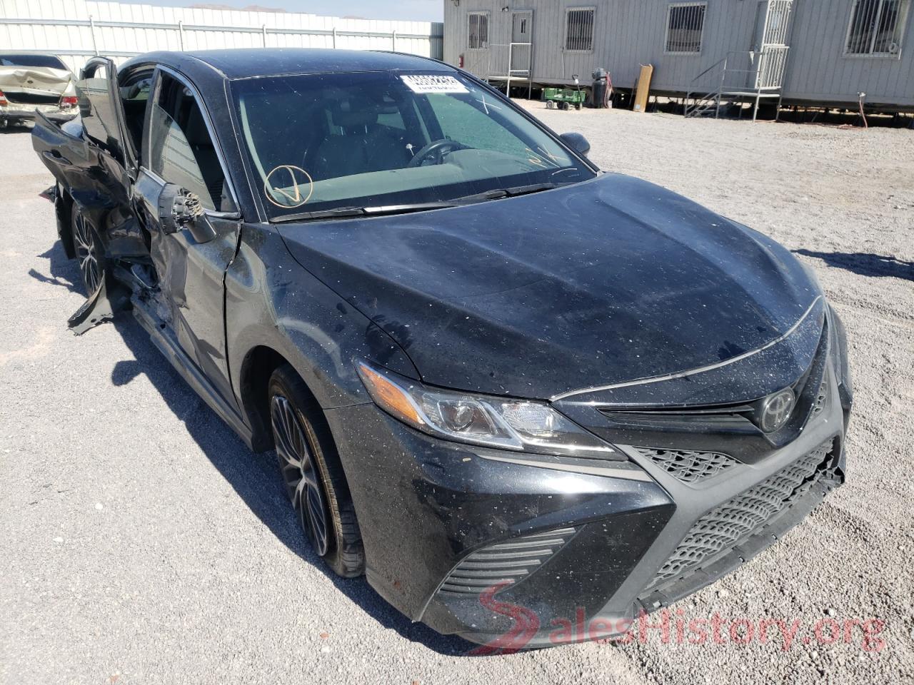 4T1B11HK2JU656692 2018 TOYOTA CAMRY