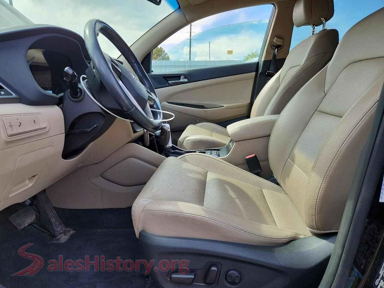 2017 HYUNDAI TUCSON VIN KM8J33A46HU369587, engine bay
