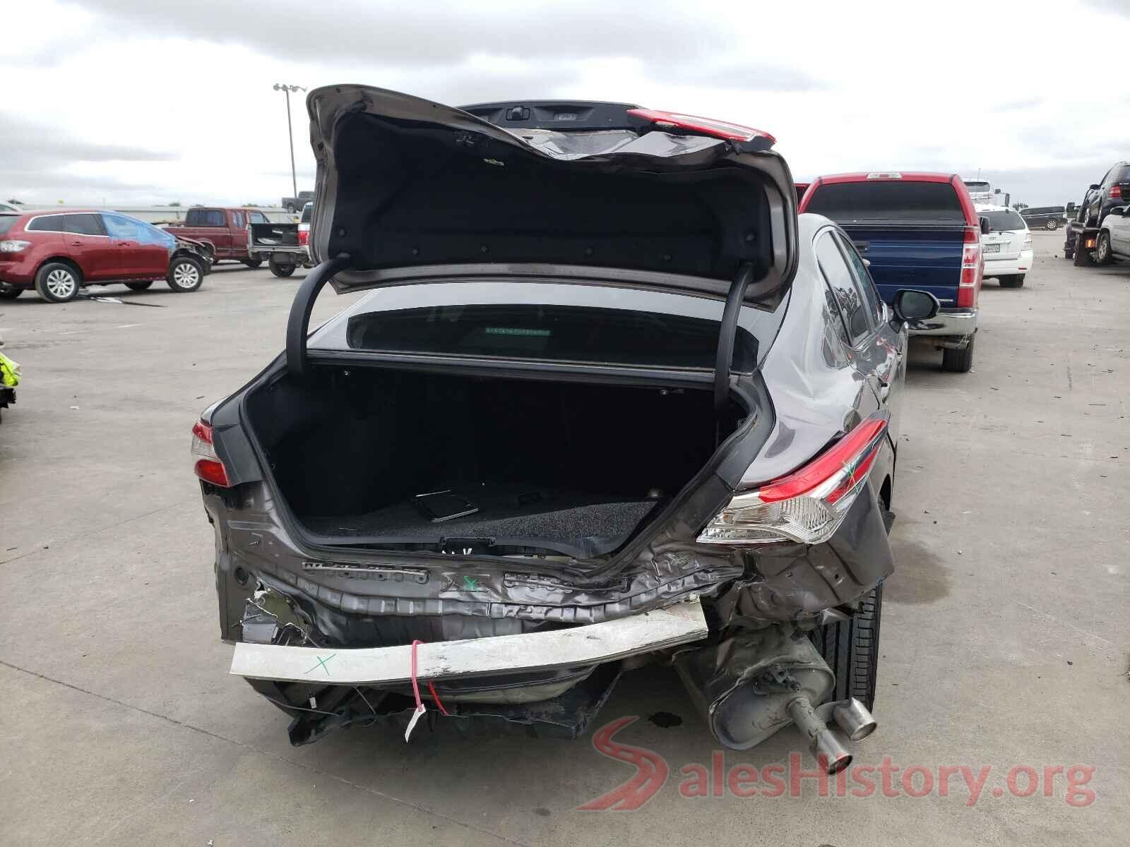 4T1B11HK2JU659818 2018 TOYOTA CAMRY