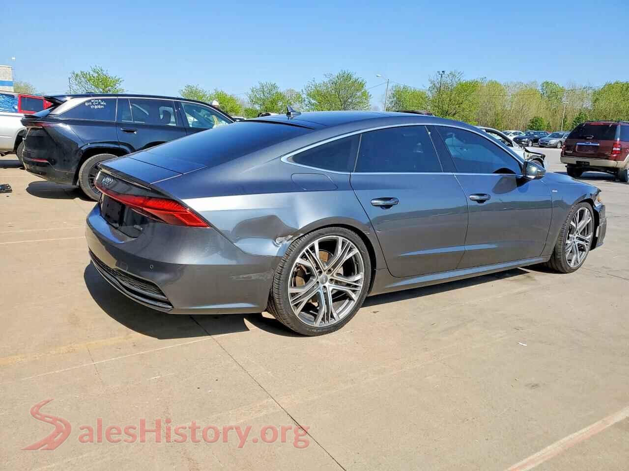 2019 AUDI A7 VIN WAUV2AF28KN018361, right side view