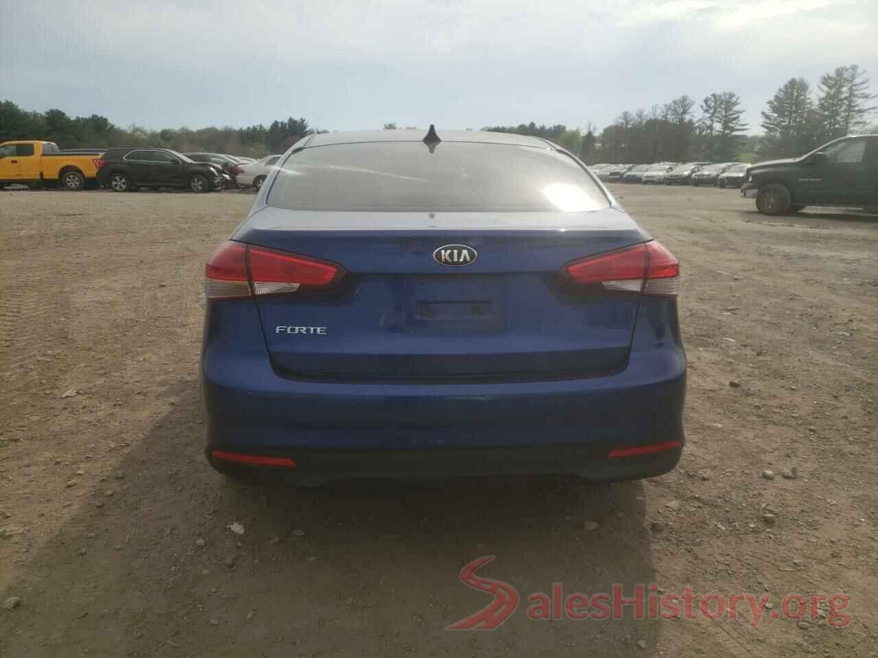 3KPFK4A7XHE152877 2017 KIA FORTE