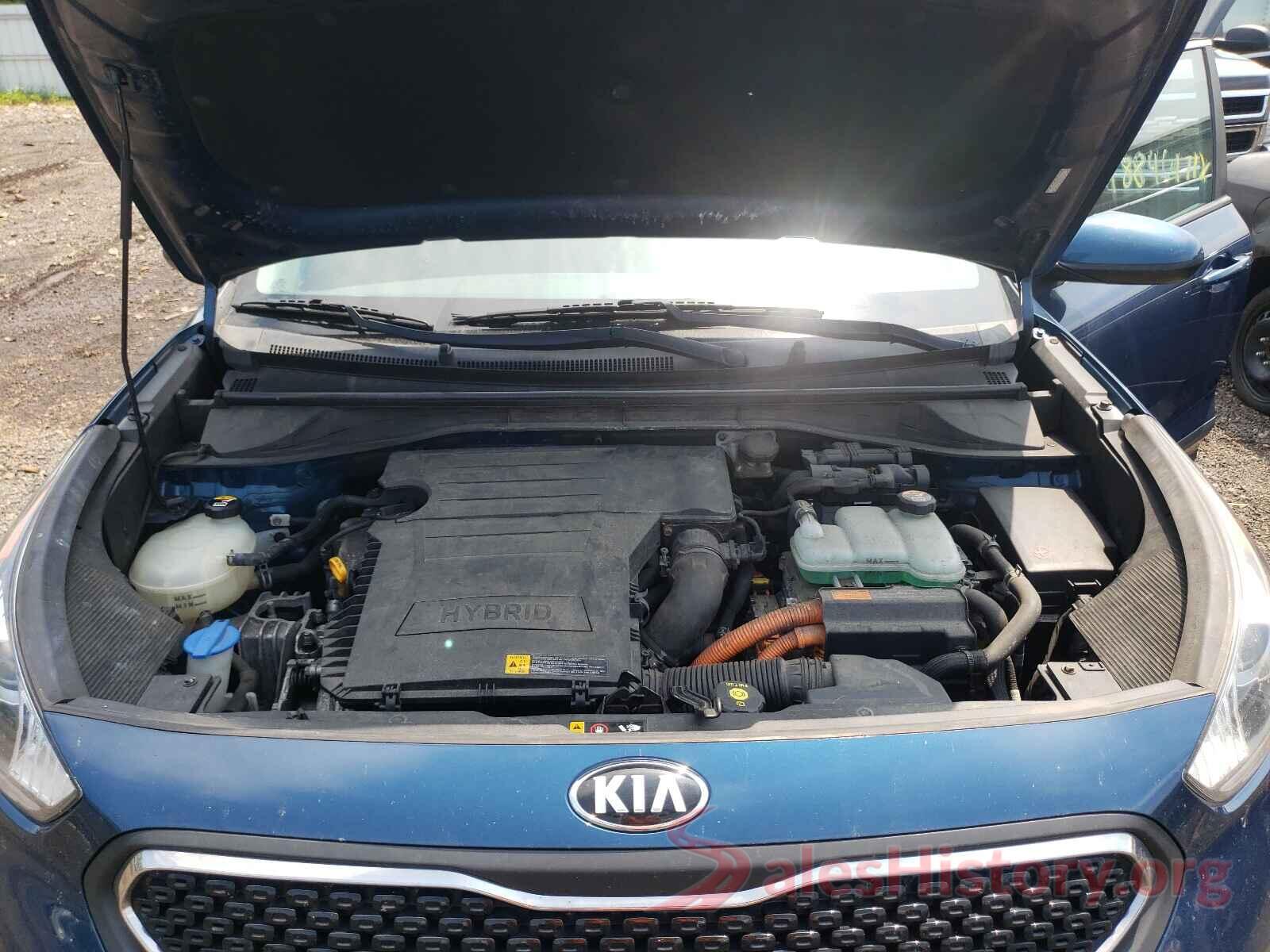 KNDCB3LC7H5066977 2017 KIA NIRO