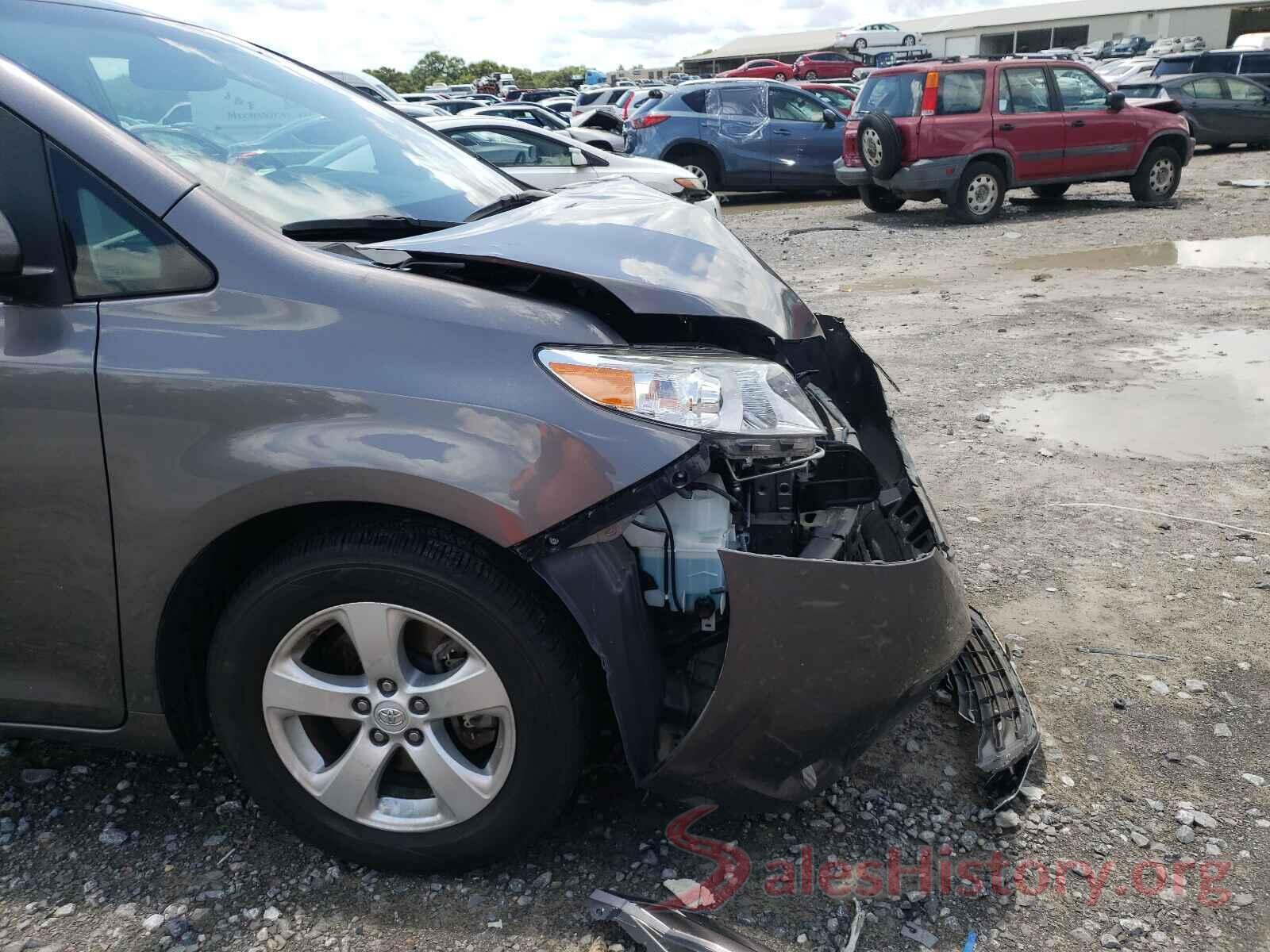 5TDKZ3DC5HS823780 2017 TOYOTA SIENNA