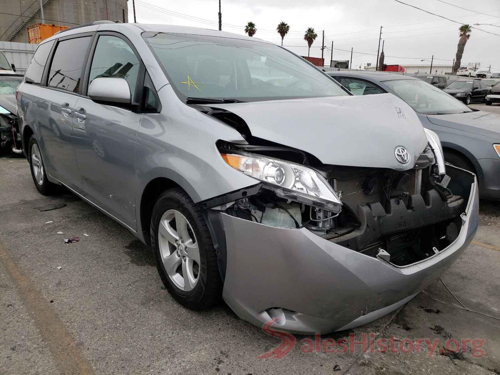 5TDKZ3DC0HS820169 2017 TOYOTA SIENNA