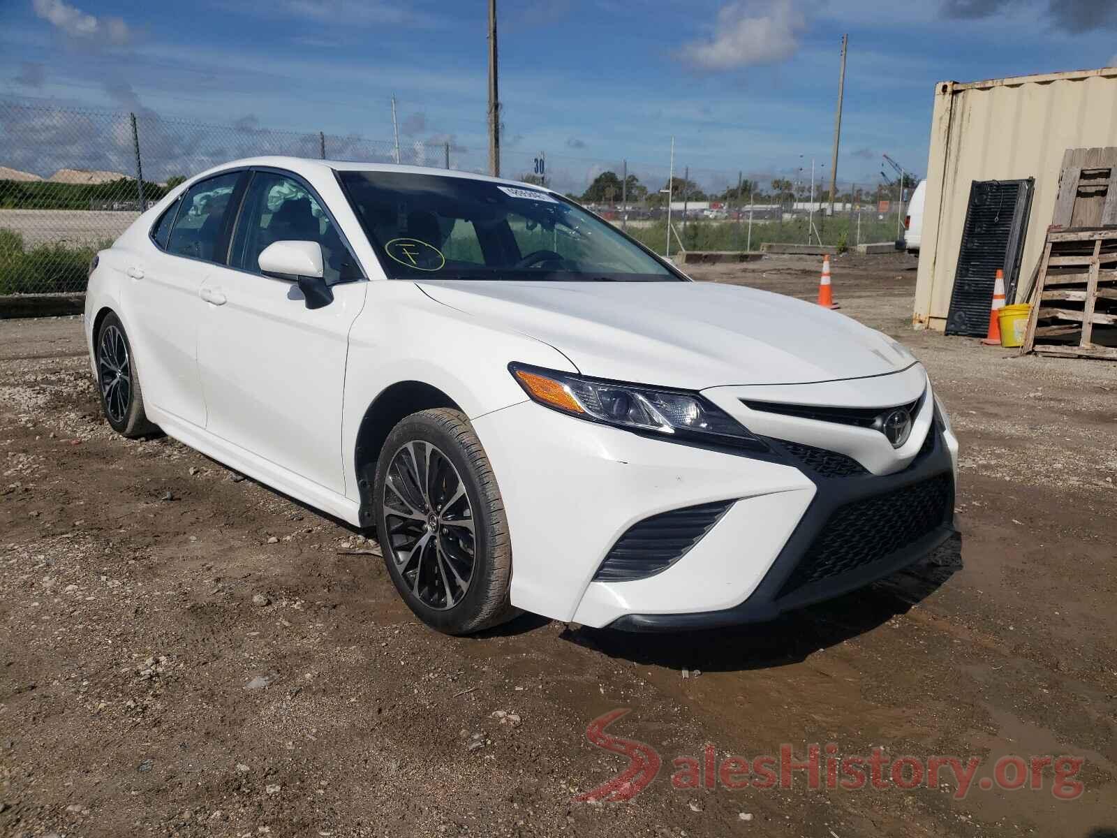 4T1B11HK7JU560783 2018 TOYOTA CAMRY