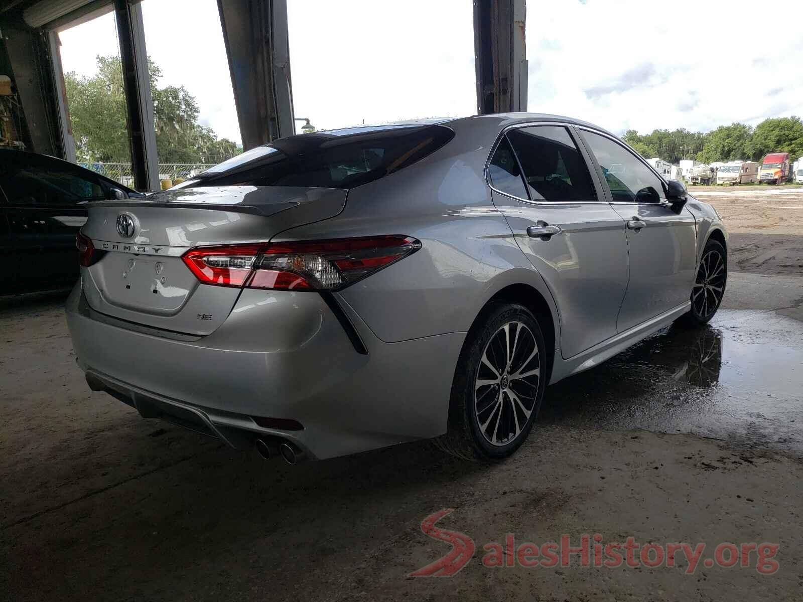 4T1B11HK8JU082230 2018 TOYOTA CAMRY