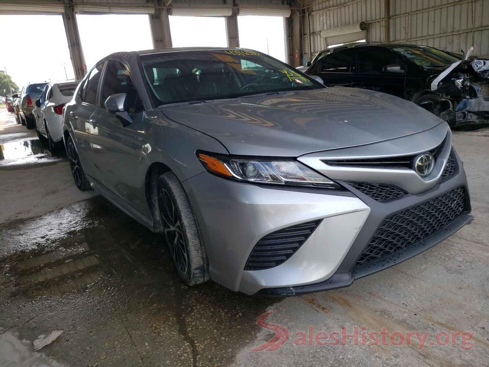 4T1B11HK8JU082230 2018 TOYOTA CAMRY