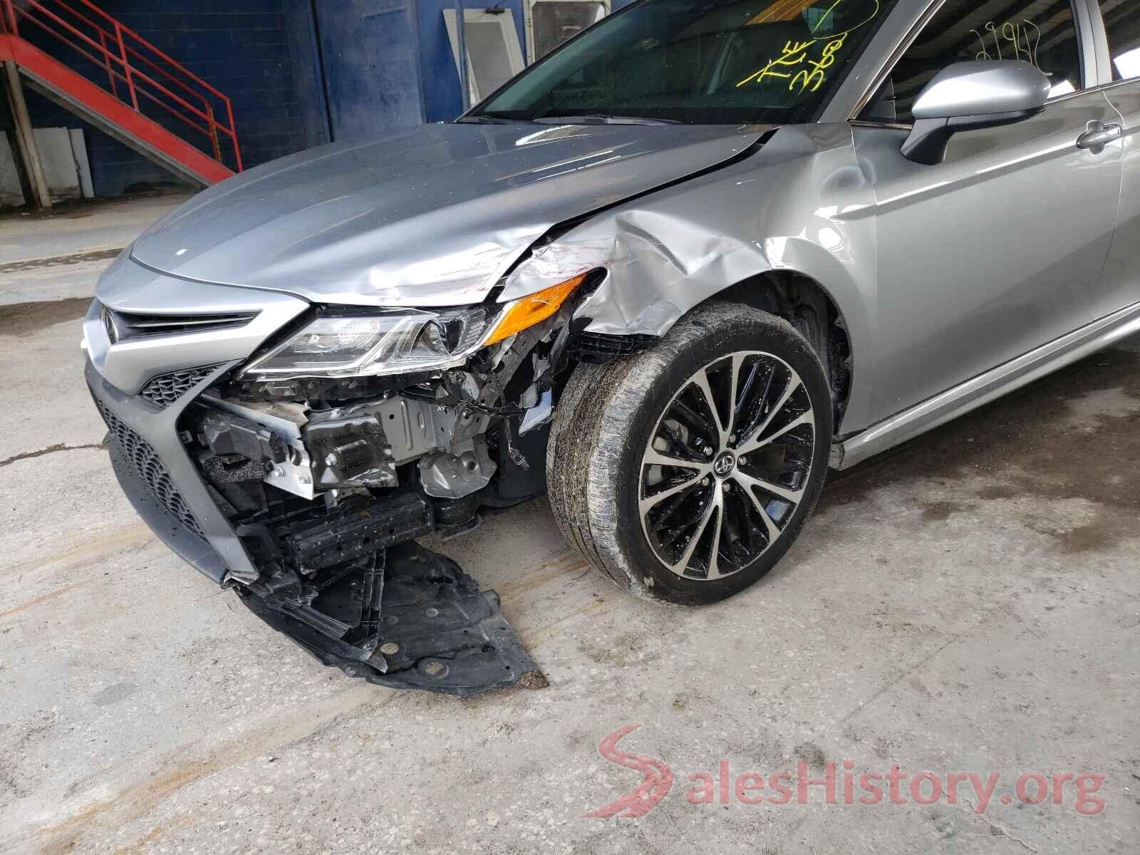 4T1B11HK8JU082230 2018 TOYOTA CAMRY