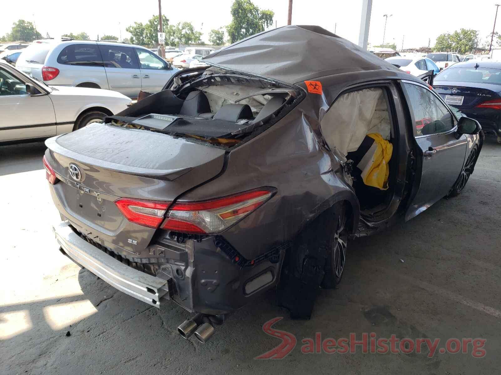 4T1B11HKXJU141424 2018 TOYOTA CAMRY