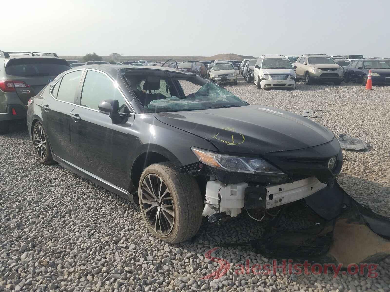 4T1B11HK9JU501752 2018 TOYOTA CAMRY