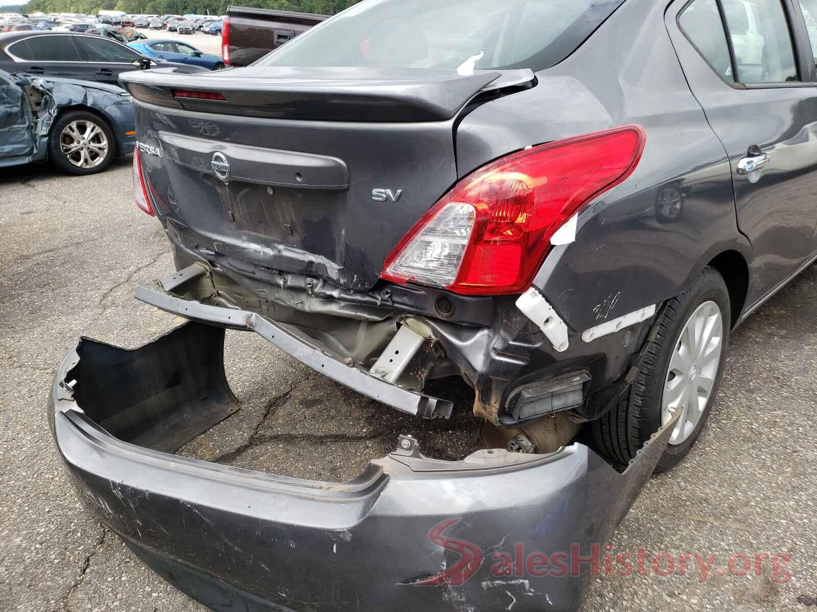 3N1CN7AP8JL815864 2018 NISSAN VERSA