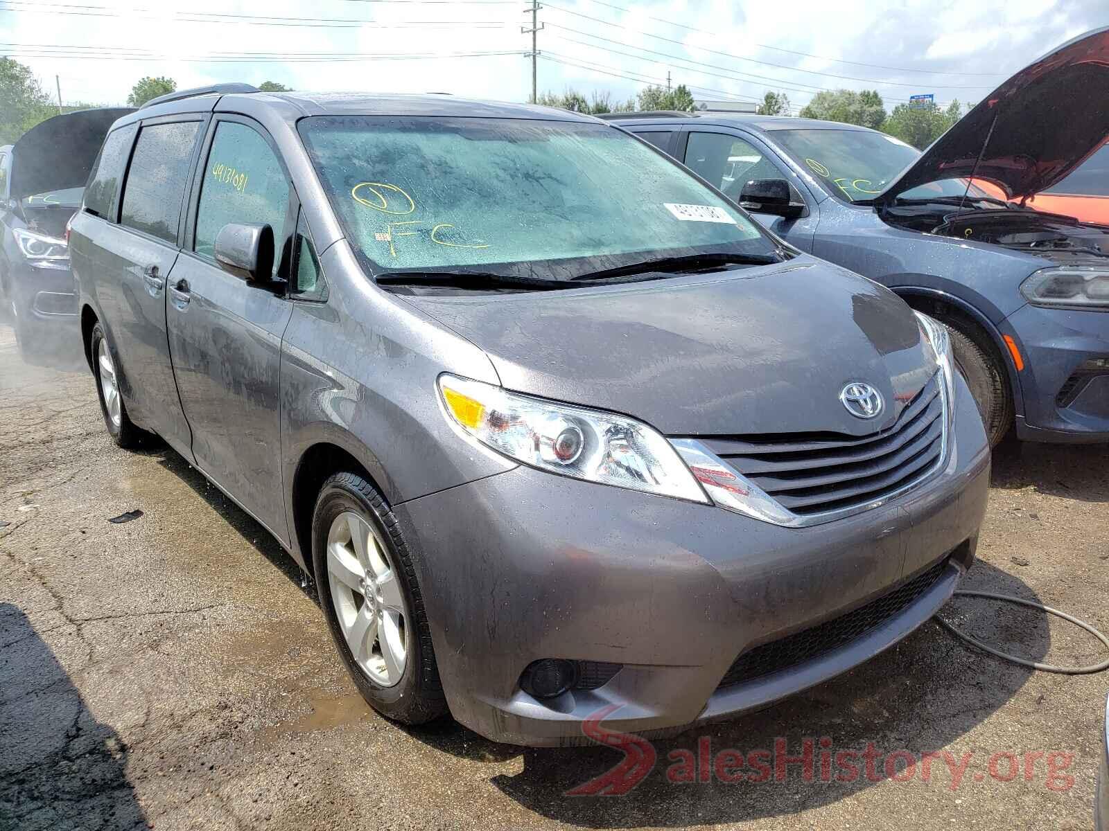 5TDKZ3DC6HS860532 2017 TOYOTA SIENNA