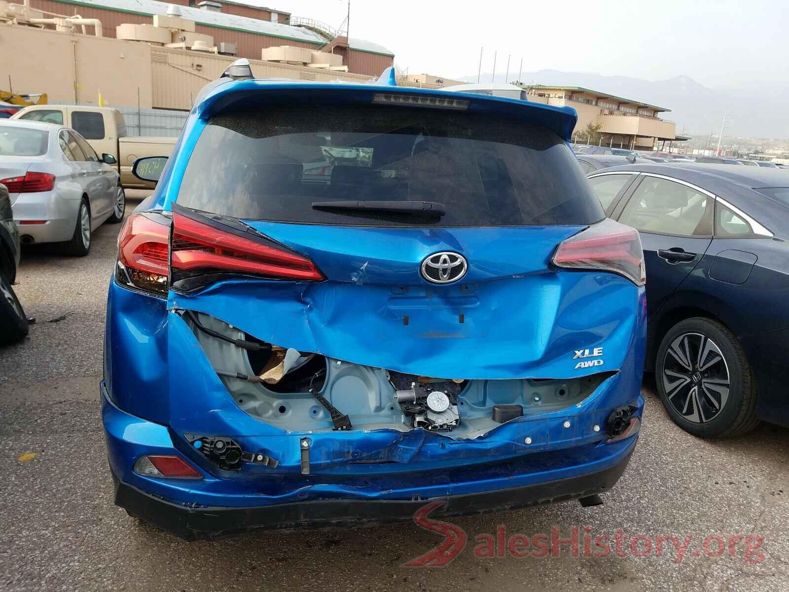 2T3RFREV3JW744008 2018 TOYOTA RAV4