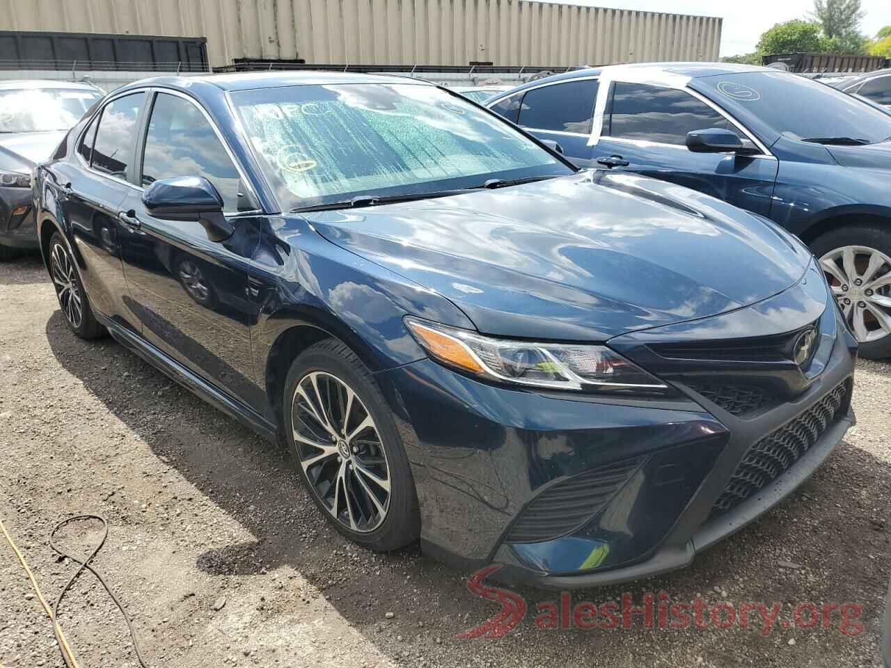 4T1B11HK1JU590040 2018 TOYOTA CAMRY