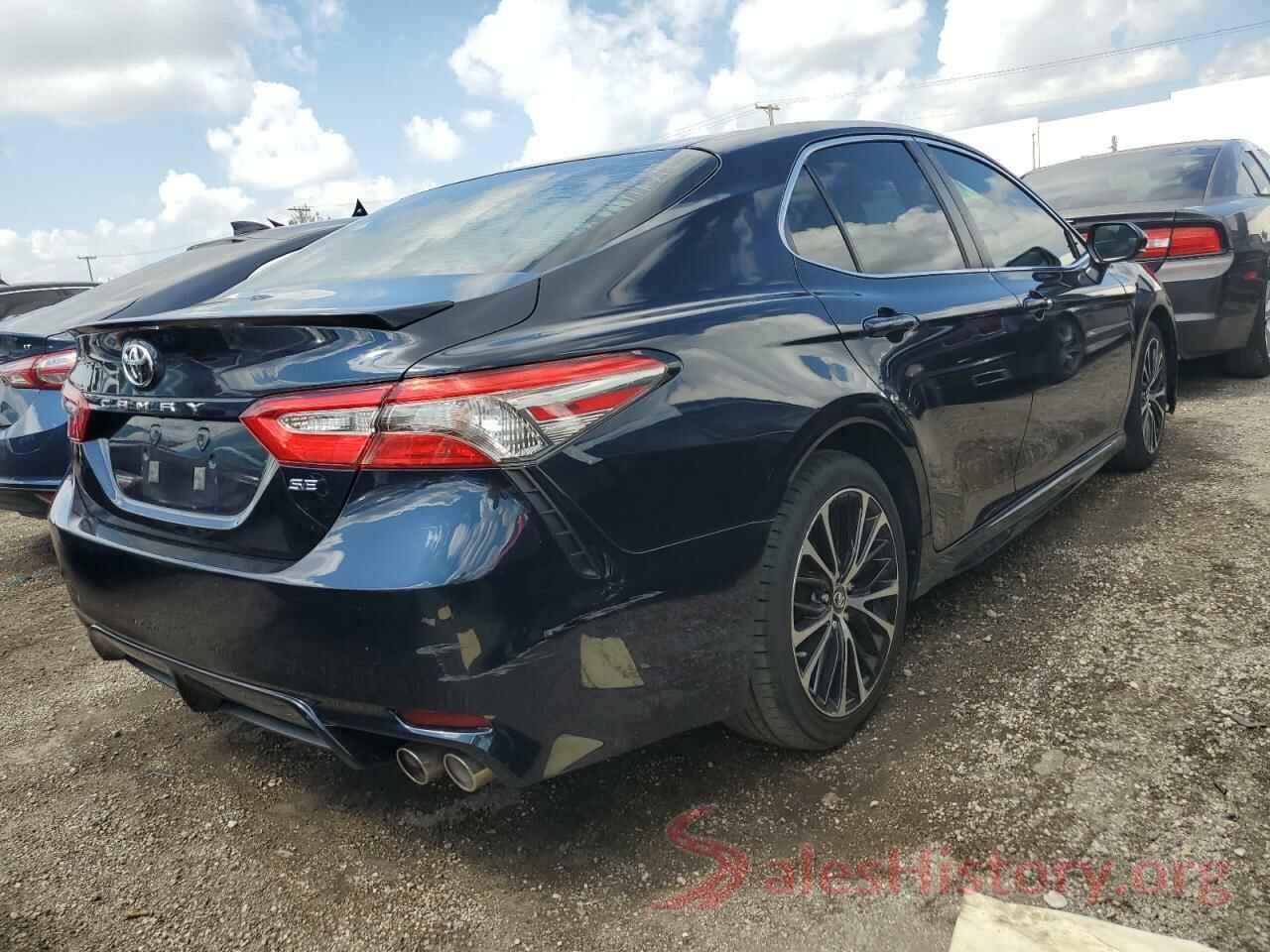 4T1B11HK1JU590040 2018 TOYOTA CAMRY