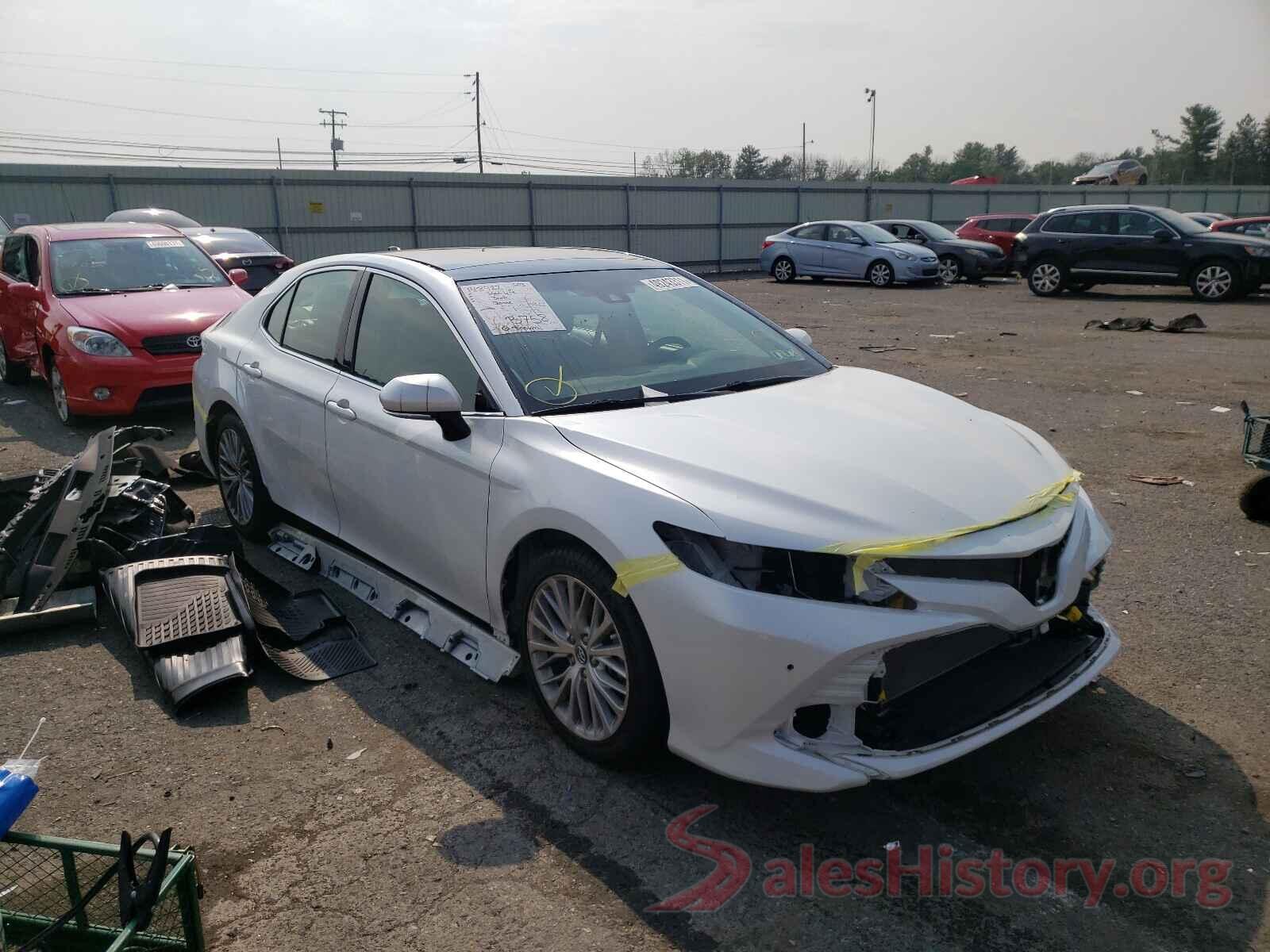 4T1B11HK9JU109693 2018 TOYOTA CAMRY