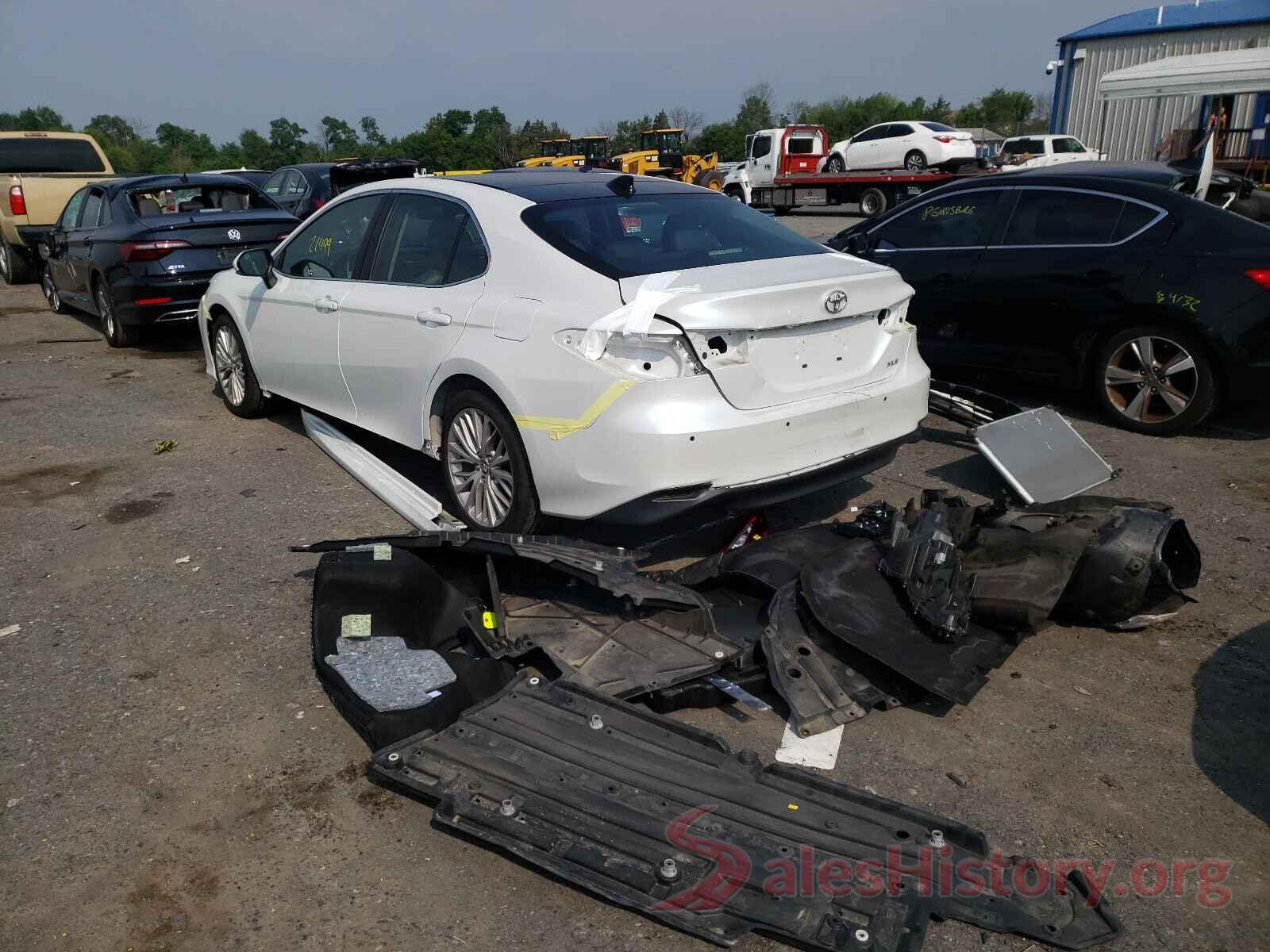 4T1B11HK9JU109693 2018 TOYOTA CAMRY