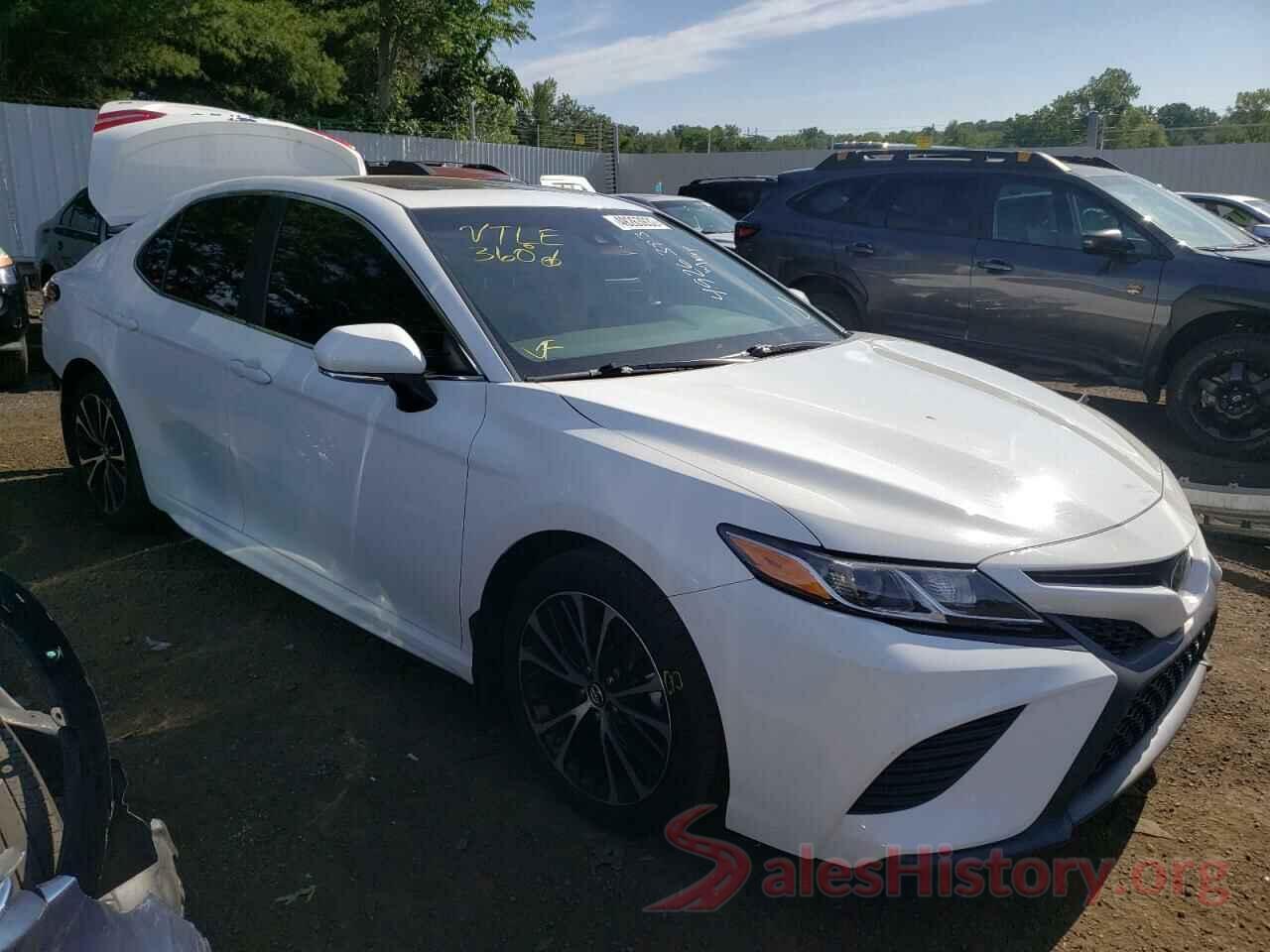 4T1B11HK2JU098133 2018 TOYOTA CAMRY