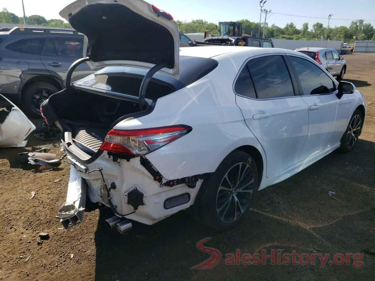 4T1B11HK2JU098133 2018 TOYOTA CAMRY