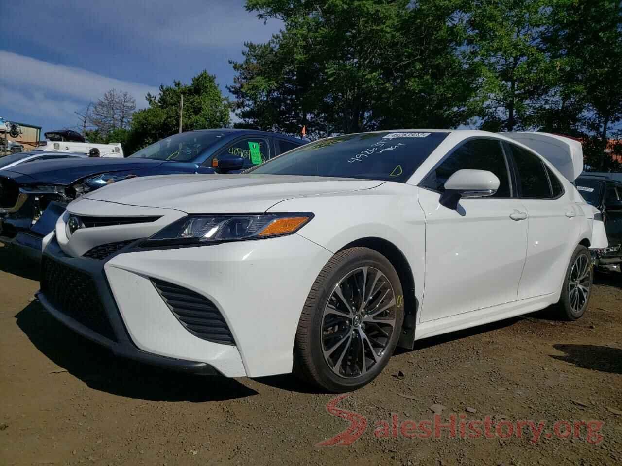 4T1B11HK2JU098133 2018 TOYOTA CAMRY