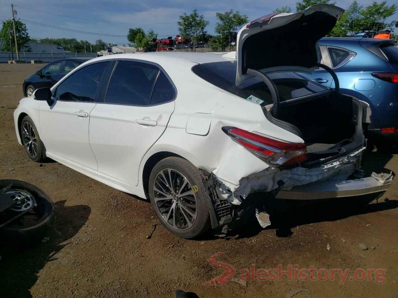 4T1B11HK2JU098133 2018 TOYOTA CAMRY