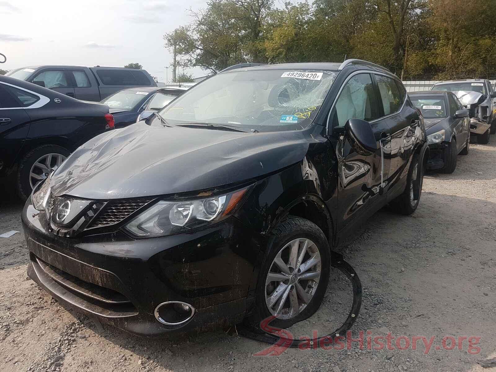 JN1BJ1CR6JW600240 2018 NISSAN ROGUE