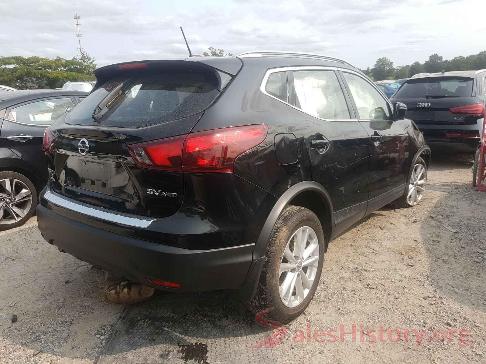 JN1BJ1CR6JW600240 2018 NISSAN ROGUE