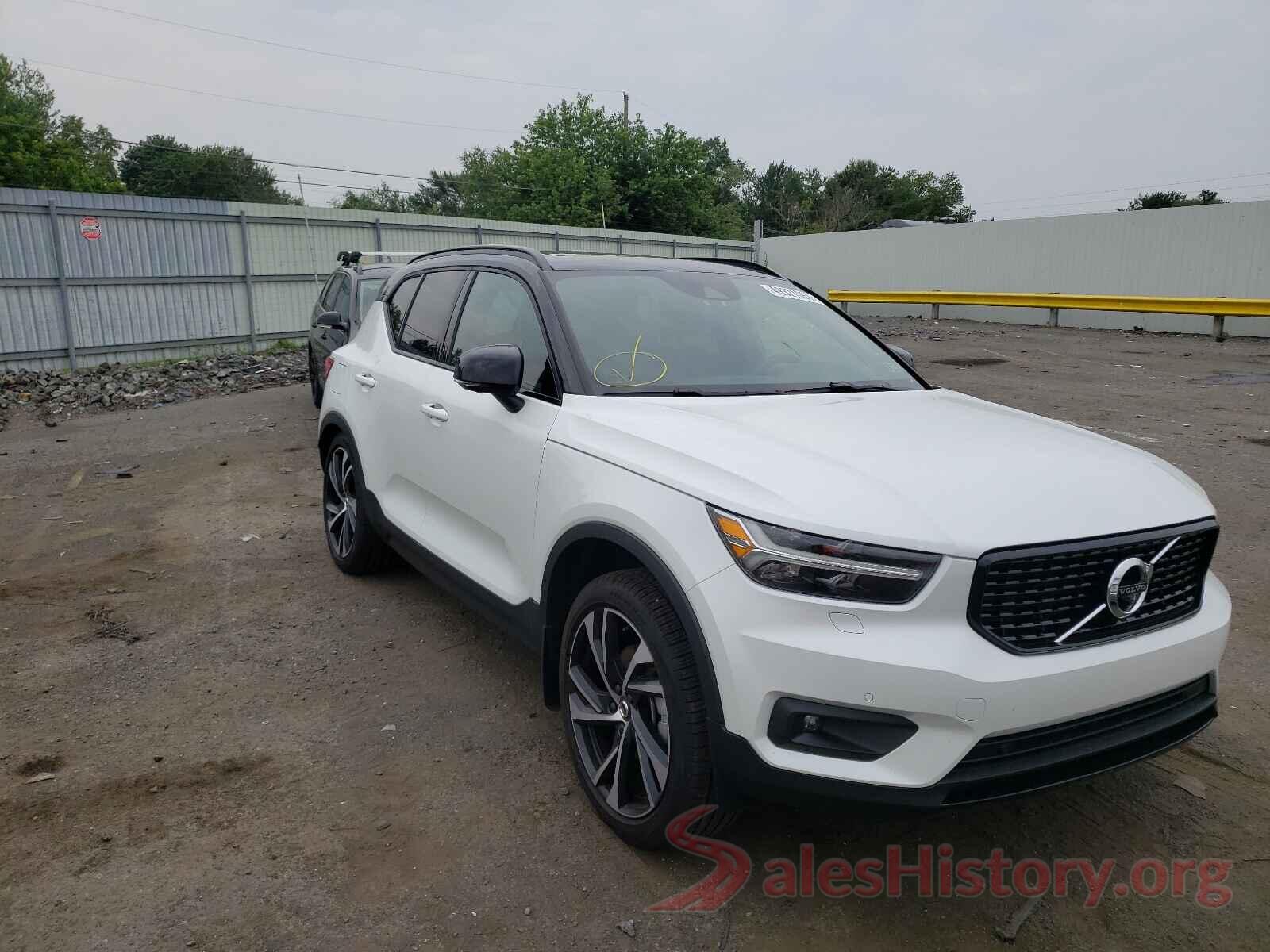 YV4162UM0M2483881 2021 VOLVO XC40