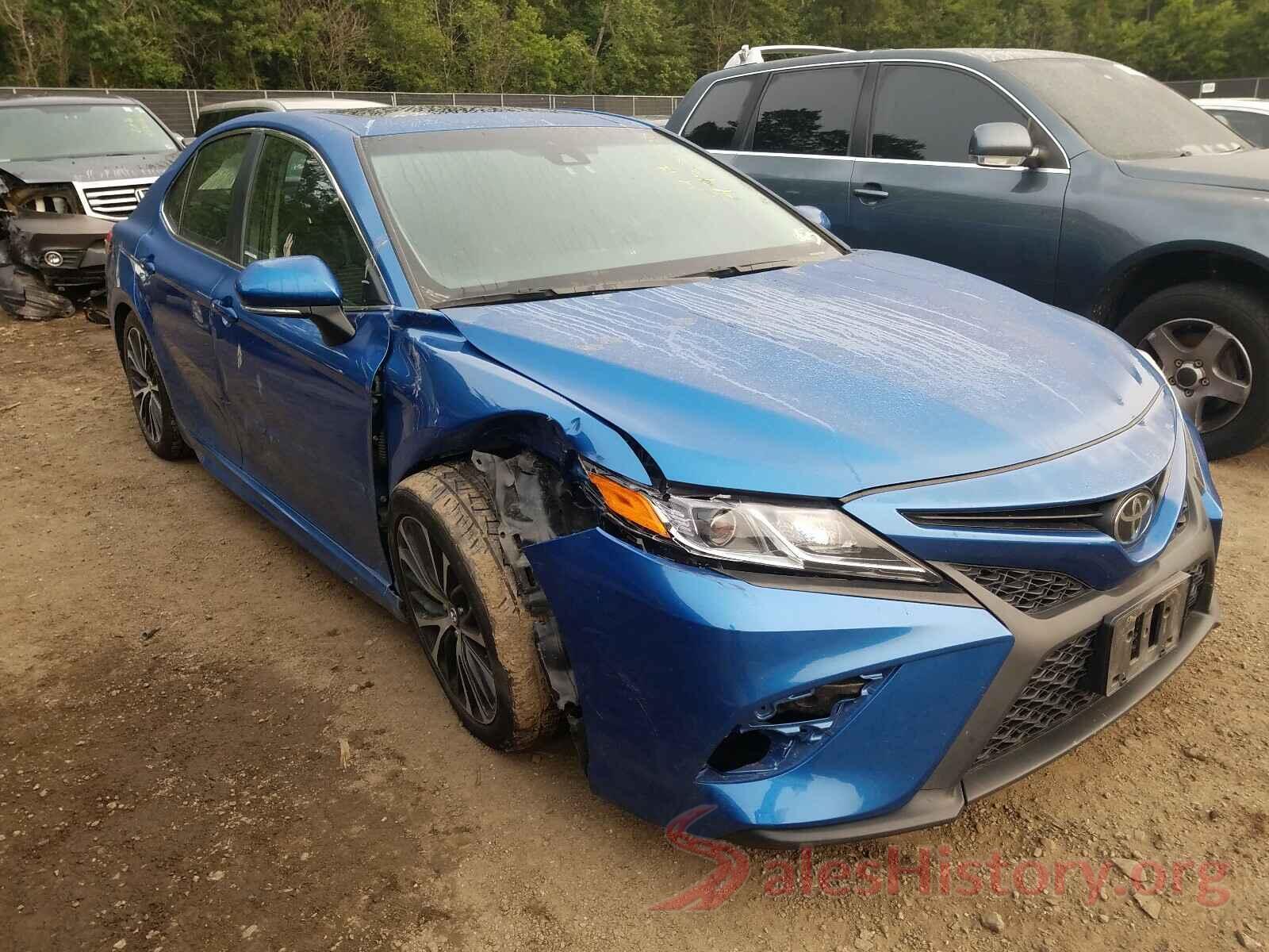 4T1B11HK8JU032945 2018 TOYOTA CAMRY