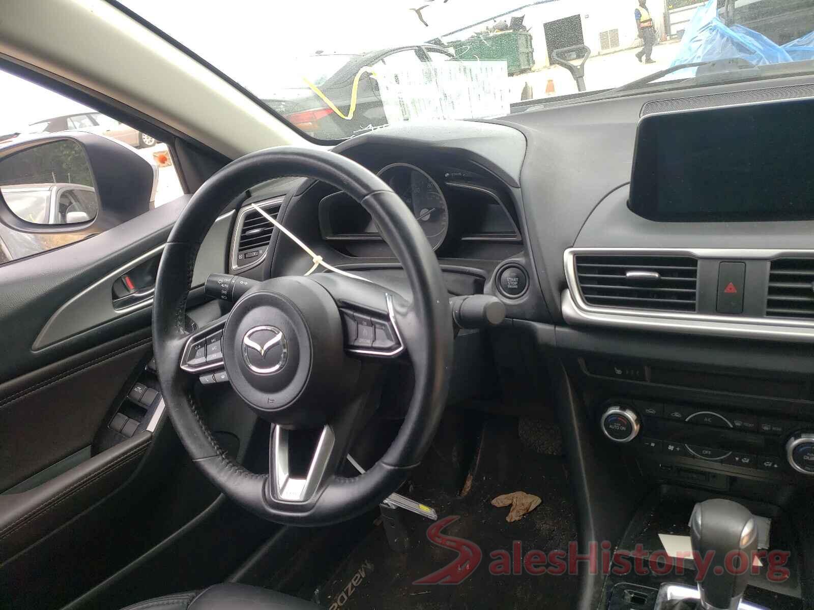 3MZBN1V31JM207527 2018 MAZDA 3